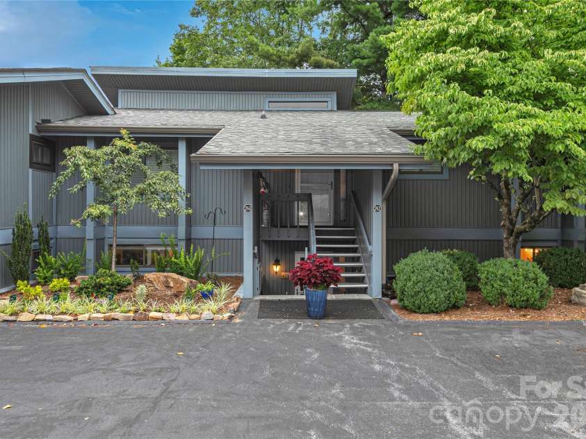 264 Tinequa Drive, Brevard, NC 28712.  MLS# CAR4403505, YatesRealty ID 40954. 