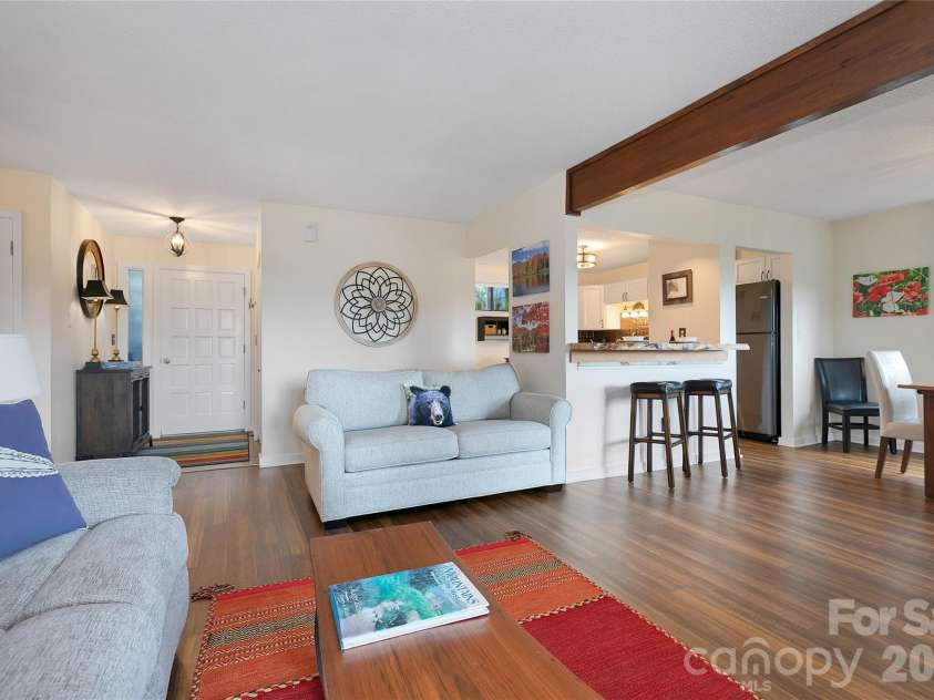 264 Tinequa Drive, Brevard, NC 28712.  MLS# CAR4403505, YatesRealty ID 40954. 
