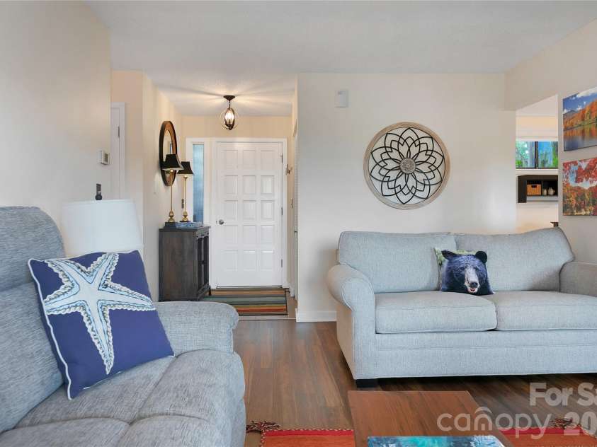 264 Tinequa Drive, Brevard, NC 28712.  MLS# CAR4403505, YatesRealty ID 40954. 