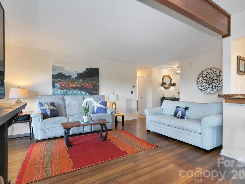 264 Tinequa Drive, Brevard, NC 28712.  MLS# CAR4403505, YatesRealty ID 40954. 