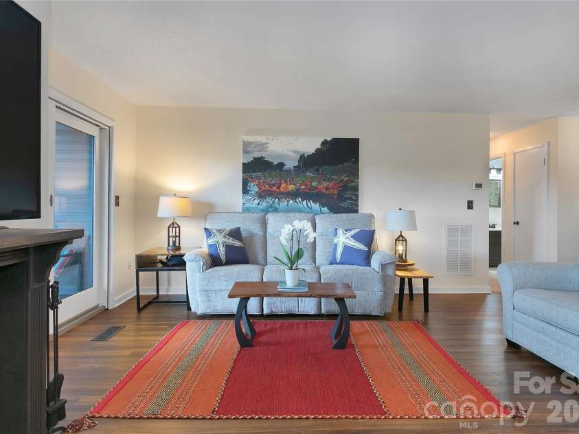 264 Tinequa Drive, Brevard, NC 28712.  MLS# CAR4403505, YatesRealty ID 40954. 