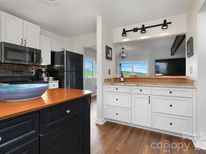 264 Tinequa Drive, Brevard, NC 28712.  MLS# CAR4403505, YatesRealty ID 40954. 