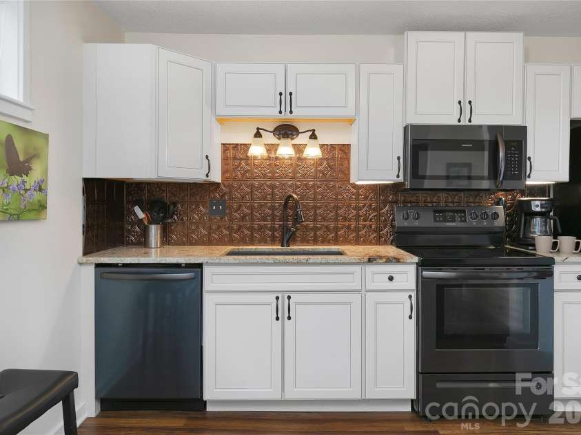 264 Tinequa Drive, Brevard, NC 28712.  MLS# CAR4403505, YatesRealty ID 40954. 