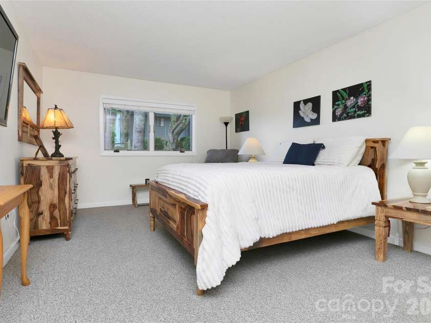 264 Tinequa Drive, Brevard, NC 28712.  MLS# CAR4403505, YatesRealty ID 40954. 