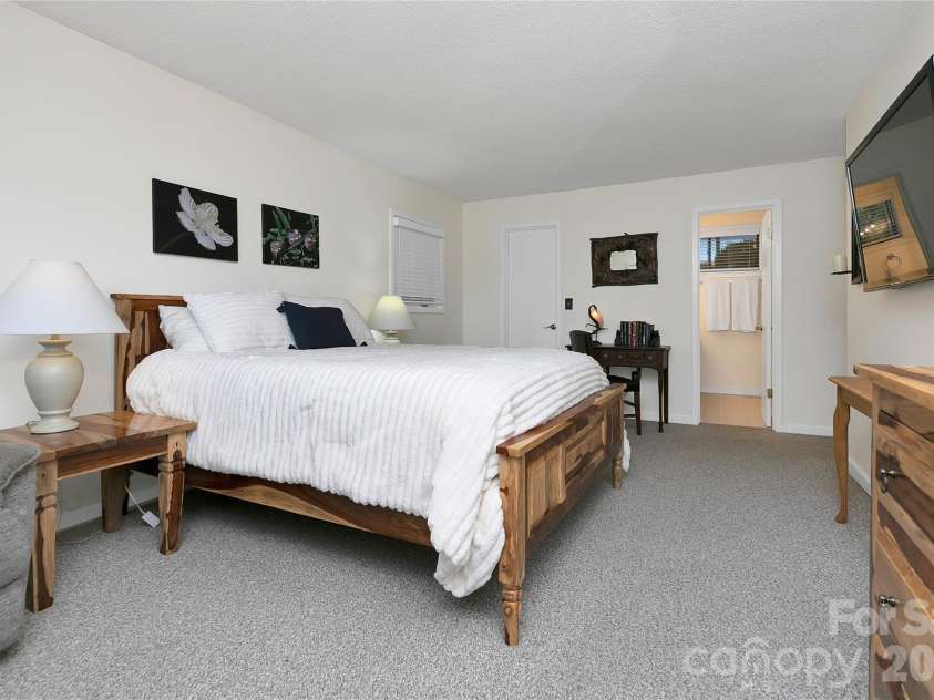 264 Tinequa Drive, Brevard, NC 28712.  MLS# CAR4403505, YatesRealty ID 40954. 