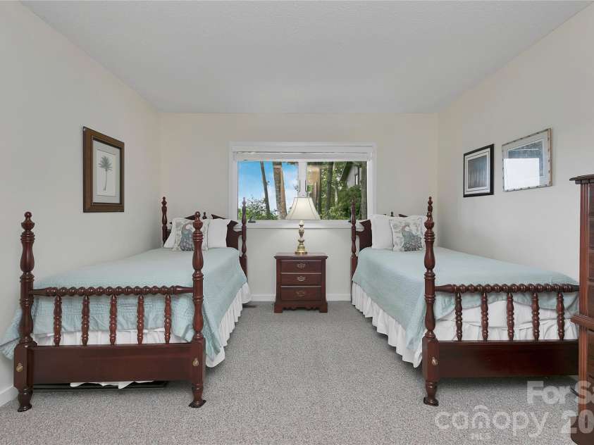 264 Tinequa Drive, Brevard, NC 28712.  MLS# CAR4403505, YatesRealty ID 40954. 