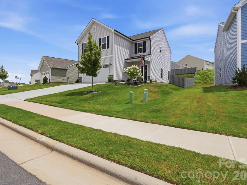 170 Batten Ridge Drive, Statesville, NC 28677.  MLS# CAR4407458, YatesRealty ID 40958. 