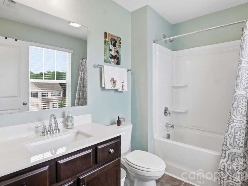 170 Batten Ridge Drive, Statesville, NC 28677.  MLS# CAR4407458, YatesRealty ID 40958. Guest Bath