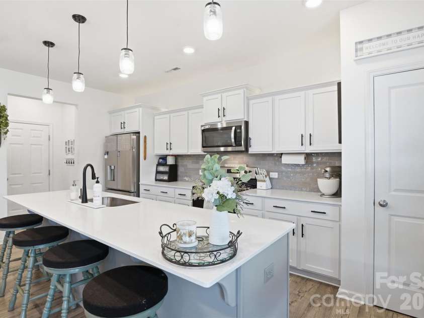 170 Batten Ridge Drive, Statesville, NC 28677.  MLS# CAR4407458, YatesRealty ID 40958. Kitchen