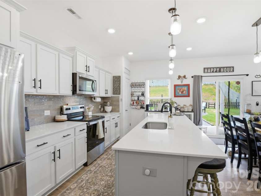 170 Batten Ridge Drive, Statesville, NC 28677.  MLS# CAR4407458, YatesRealty ID 40958. Kitchen