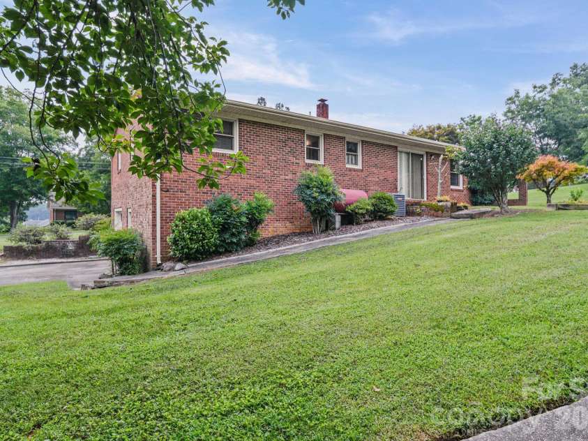 1008 Longview Drive, New London, NC 28127.  MLS# CAR4374246, YatesRealty ID 40960. 