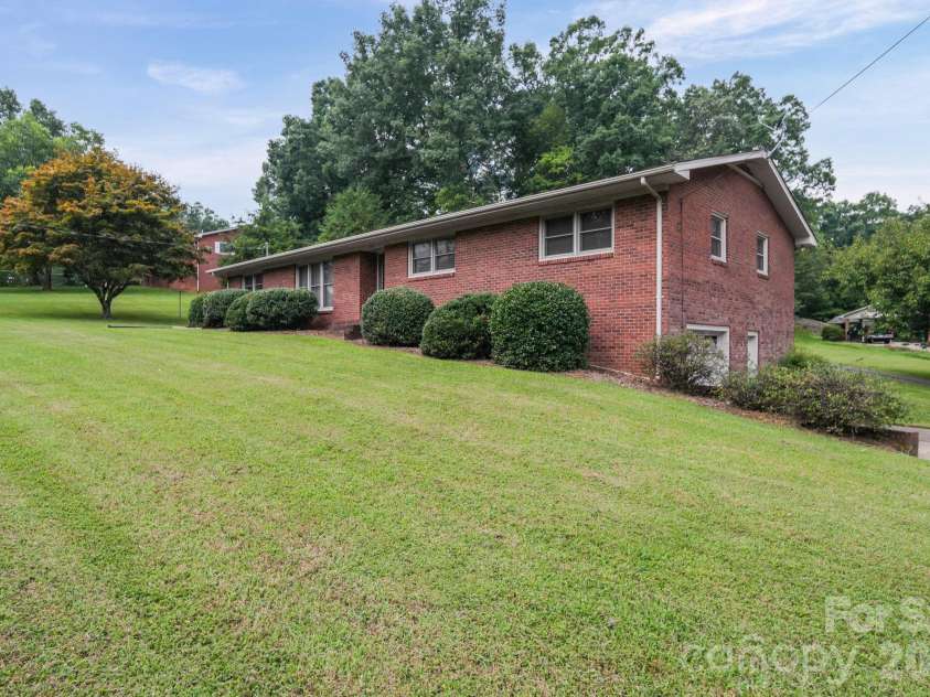 1008 Longview Drive, New London, NC 28127.  MLS# CAR4374246, YatesRealty ID 40960. 