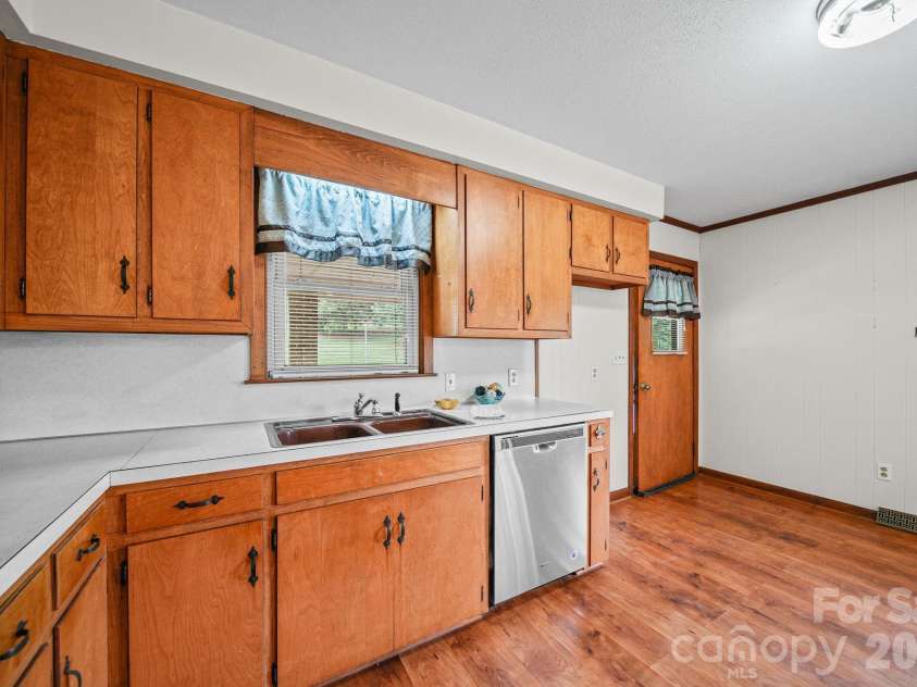 1008 Longview Drive, New London, NC 28127.  MLS# CAR4374246, YatesRealty ID 40960. 