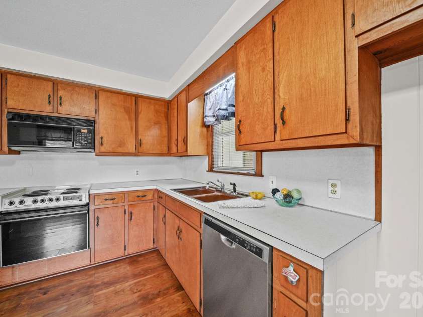 1008 Longview Drive, New London, NC 28127.  MLS# CAR4374246, YatesRealty ID 40960. 