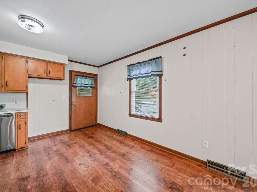 1008 Longview Drive, New London, NC 28127.  MLS# CAR4374246, YatesRealty ID 40960. 