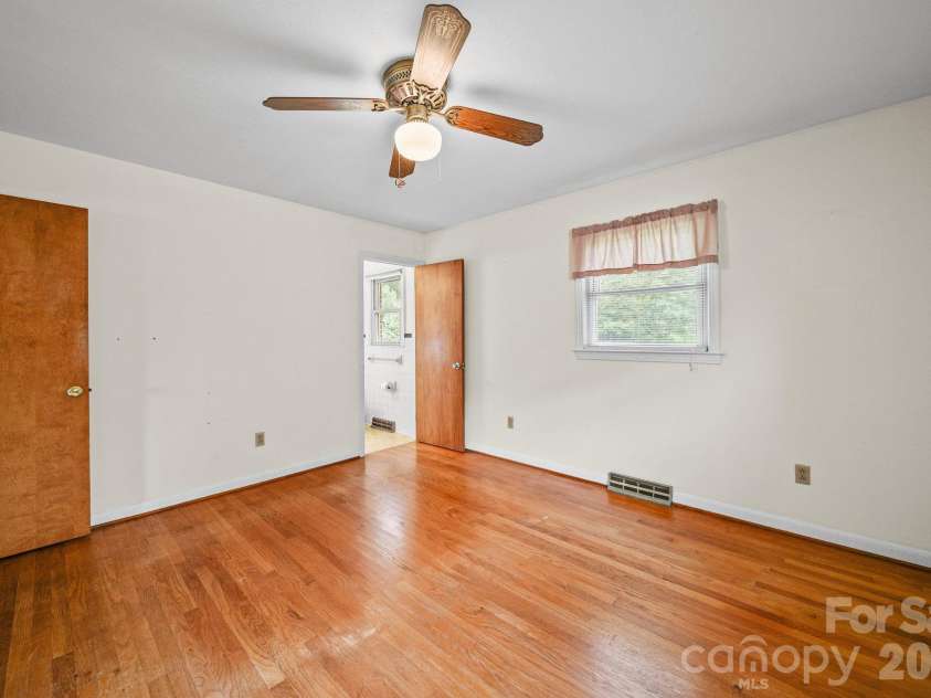 1008 Longview Drive, New London, NC 28127.  MLS# CAR4374246, YatesRealty ID 40960. 