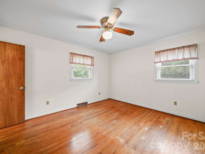 1008 Longview Drive, New London, NC 28127.  MLS# CAR4374246, YatesRealty ID 40960. 
