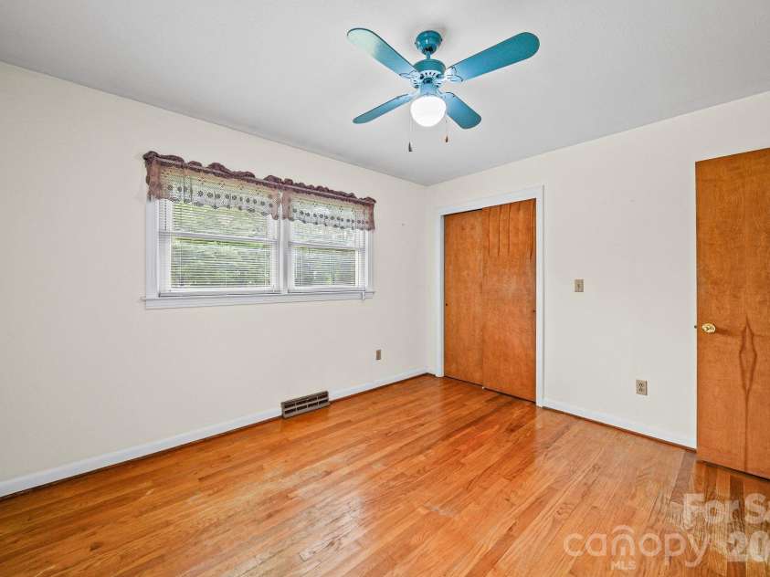 1008 Longview Drive, New London, NC 28127.  MLS# CAR4374246, YatesRealty ID 40960. 