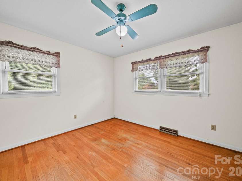 1008 Longview Drive, New London, NC 28127.  MLS# CAR4374246, YatesRealty ID 40960. 