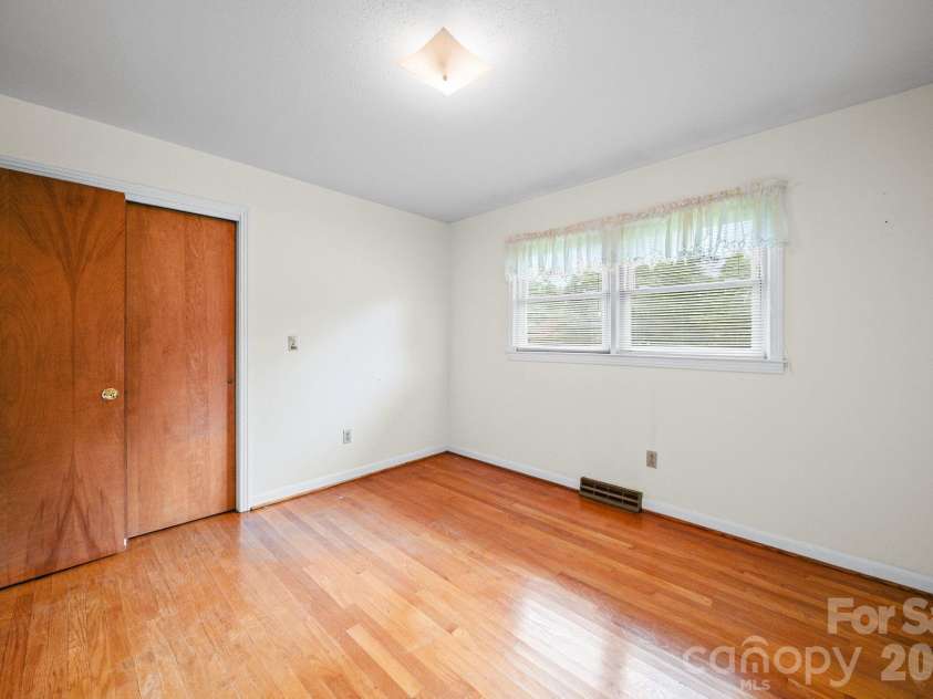 1008 Longview Drive, New London, NC 28127.  MLS# CAR4374246, YatesRealty ID 40960. 