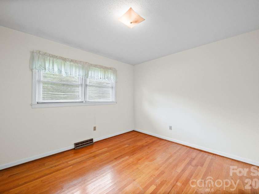 1008 Longview Drive, New London, NC 28127.  MLS# CAR4374246, YatesRealty ID 40960. 