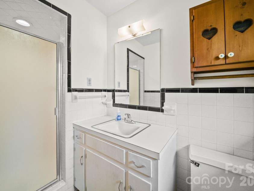 1008 Longview Drive, New London, NC 28127.  MLS# CAR4374246, YatesRealty ID 40960. 
