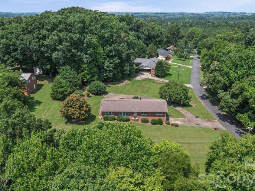 1008 Longview Drive, New London, NC 28127.  MLS# CAR4374246, YatesRealty ID 40960. 