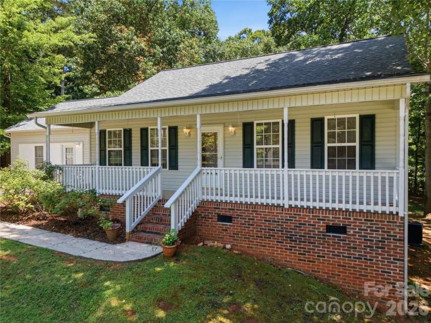 147 Valley Glen Drive, Troutman, NC 28166.  MLS# CAR4400282, YatesRealty ID 40969. 