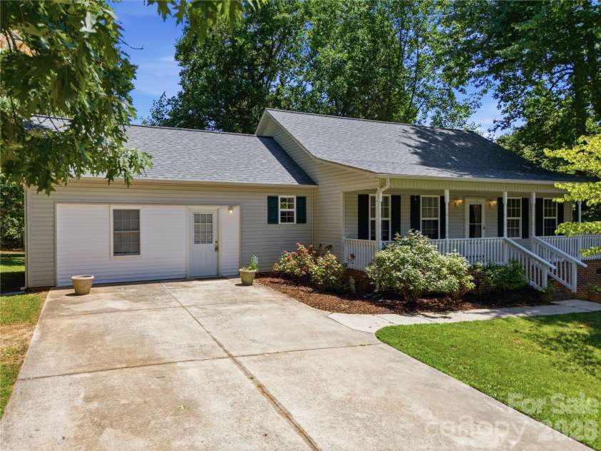 147 Valley Glen Drive, Troutman, NC 28166.  MLS# CAR4400282, YatesRealty ID 40969. 
