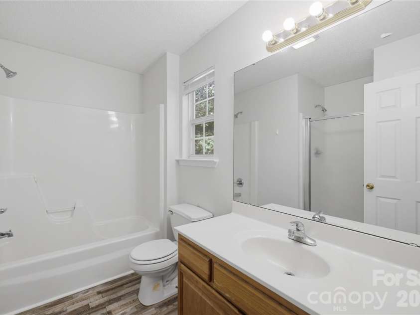 147 Valley Glen Drive, Troutman, NC 28166.  MLS# CAR4400282, YatesRealty ID 40969. Primary Bath