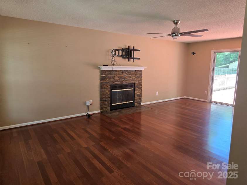 14922 Rolling Sky Drive, Charlotte, NC 28273.  MLS# CAR4231813, YatesRealty ID 4097. 