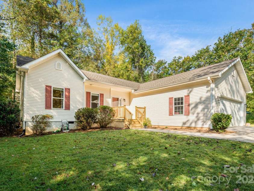 37 Poplar Creek Drive, Asheville, NC 28805.  MLS# CAR4306381, YatesRealty ID 4097. 