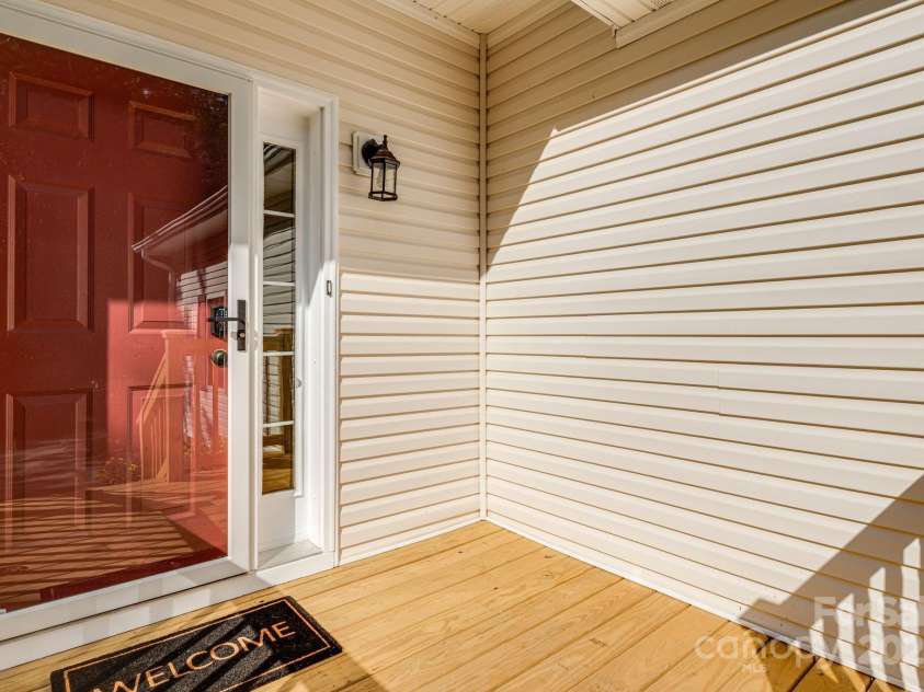 37 Poplar Creek Drive, Asheville, NC 28805.  MLS# CAR4306381, YatesRealty ID 4097. 