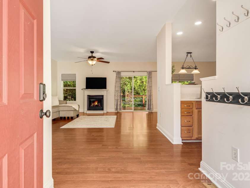 37 Poplar Creek Drive, Asheville, NC 28805.  MLS# CAR4306381, YatesRealty ID 4097. 