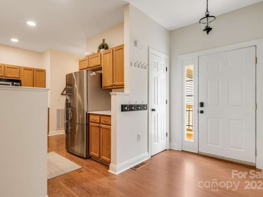 37 Poplar Creek Drive, Asheville, NC 28805.  MLS# CAR4306381, YatesRealty ID 4097. 