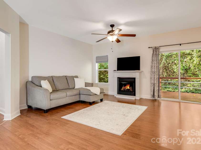 37 Poplar Creek Drive, Asheville, NC 28805.  MLS# CAR4306381, YatesRealty ID 4097. 