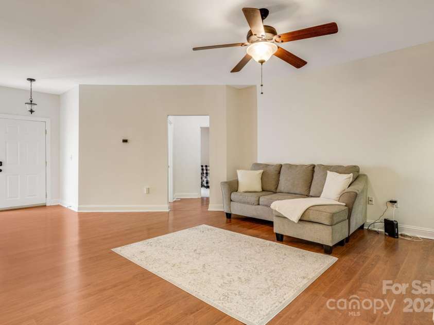 37 Poplar Creek Drive, Asheville, NC 28805.  MLS# CAR4306381, YatesRealty ID 4097. 