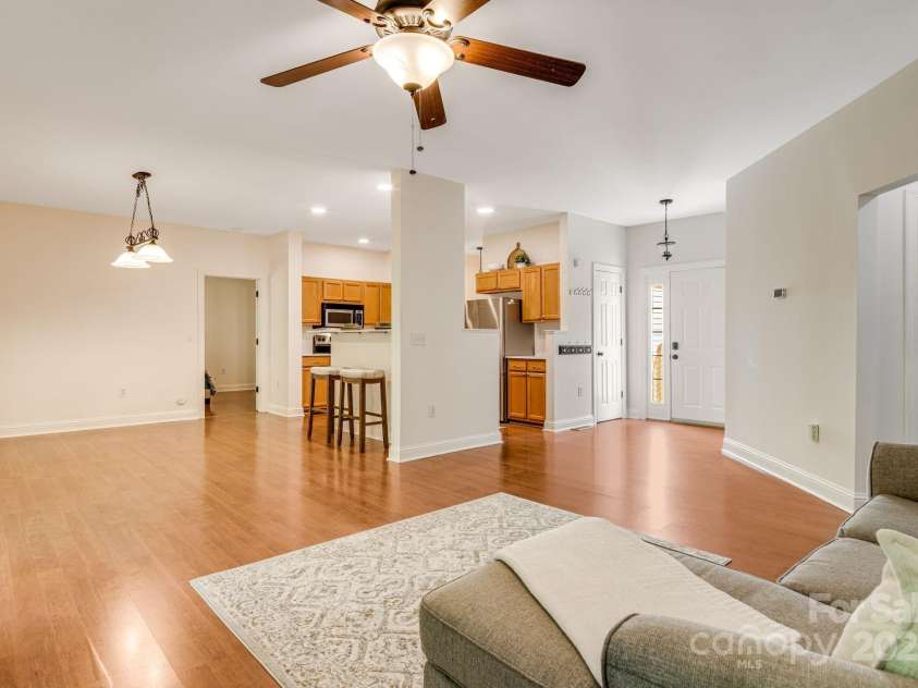 37 Poplar Creek Drive, Asheville, NC 28805.  MLS# CAR4306381, YatesRealty ID 4097. 