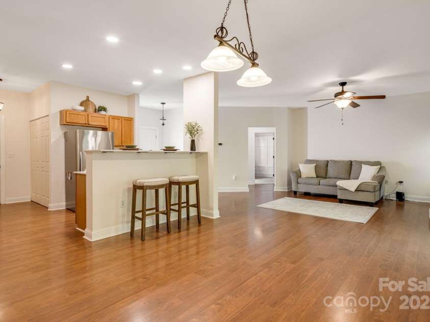 37 Poplar Creek Drive, Asheville, NC 28805.  MLS# CAR4306381, YatesRealty ID 4097. 