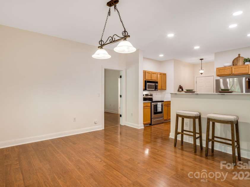 37 Poplar Creek Drive, Asheville, NC 28805.  MLS# CAR4306381, YatesRealty ID 4097. 