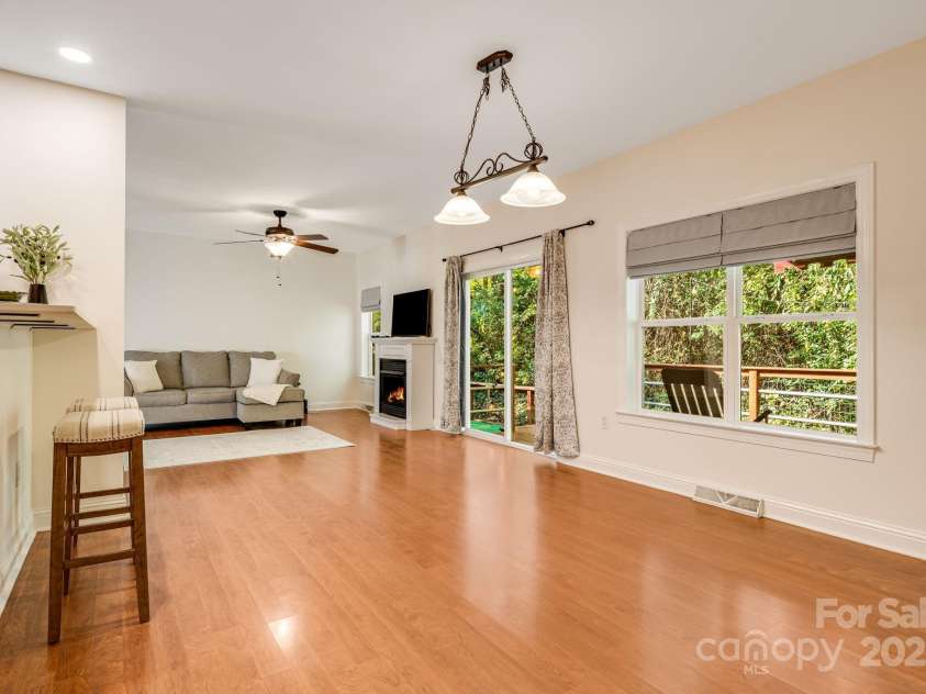 37 Poplar Creek Drive, Asheville, NC 28805.  MLS# CAR4306381, YatesRealty ID 4097. 