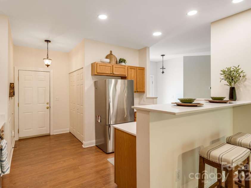 37 Poplar Creek Drive, Asheville, NC 28805.  MLS# CAR4306381, YatesRealty ID 4097. 