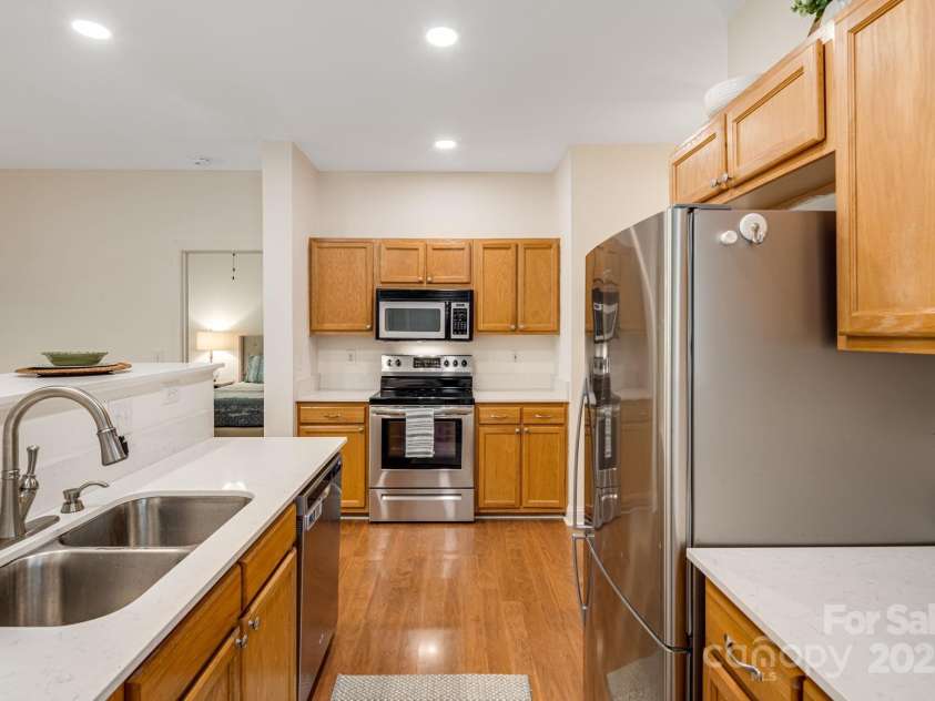 37 Poplar Creek Drive, Asheville, NC 28805.  MLS# CAR4306381, YatesRealty ID 4097. 