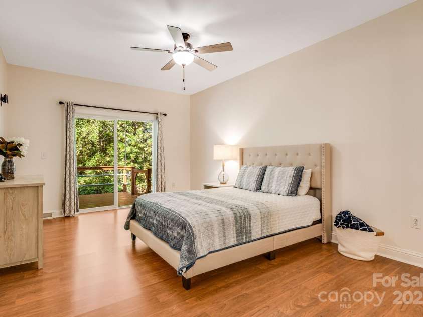 37 Poplar Creek Drive, Asheville, NC 28805.  MLS# CAR4306381, YatesRealty ID 4097. 