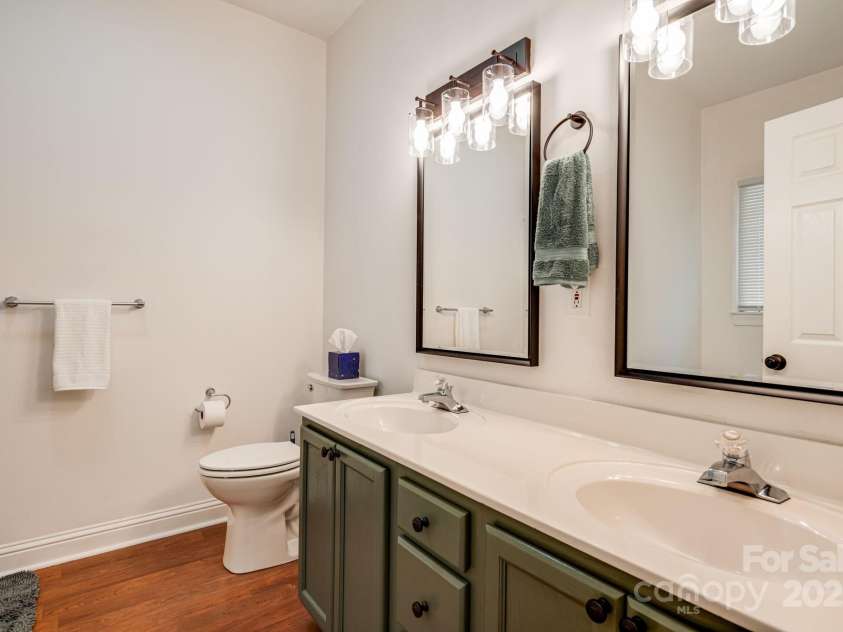 37 Poplar Creek Drive, Asheville, NC 28805.  MLS# CAR4306381, YatesRealty ID 4097. 