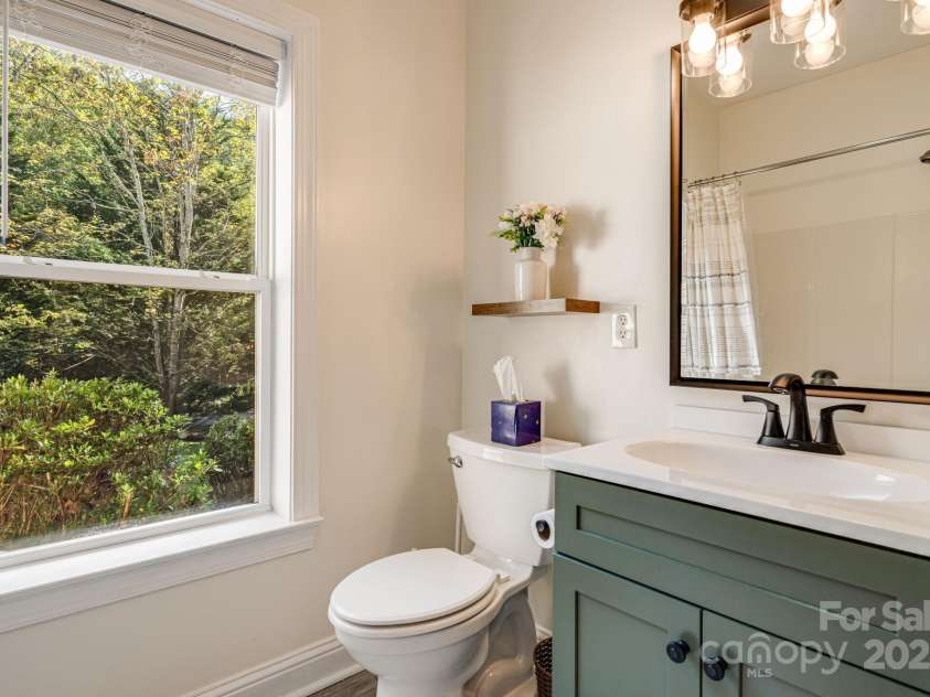 37 Poplar Creek Drive, Asheville, NC 28805.  MLS# CAR4306381, YatesRealty ID 4097. 