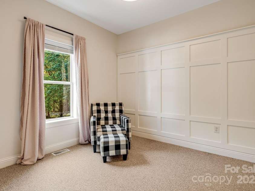 37 Poplar Creek Drive, Asheville, NC 28805.  MLS# CAR4306381, YatesRealty ID 4097. 