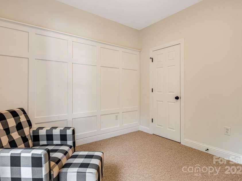 37 Poplar Creek Drive, Asheville, NC 28805.  MLS# CAR4306381, YatesRealty ID 4097. 