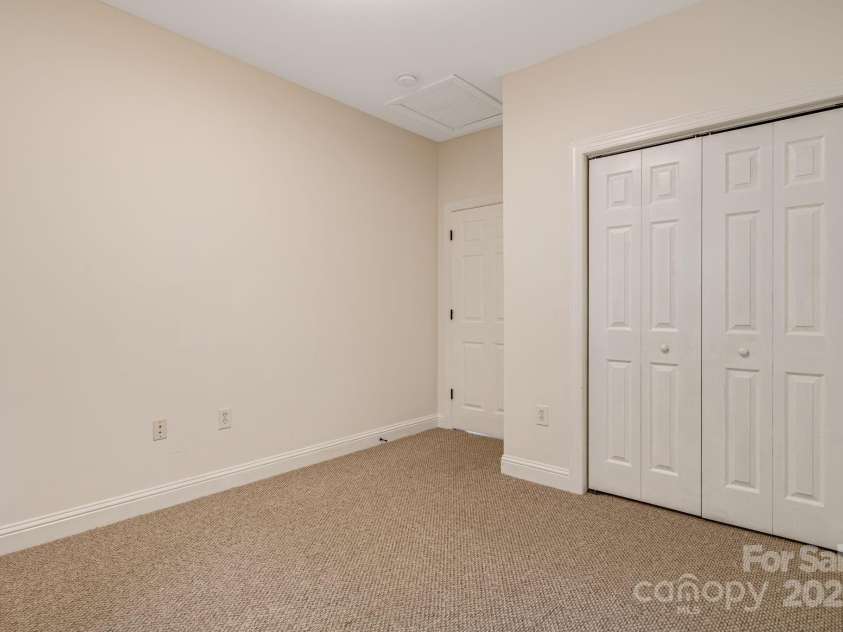 37 Poplar Creek Drive, Asheville, NC 28805.  MLS# CAR4306381, YatesRealty ID 4097. 