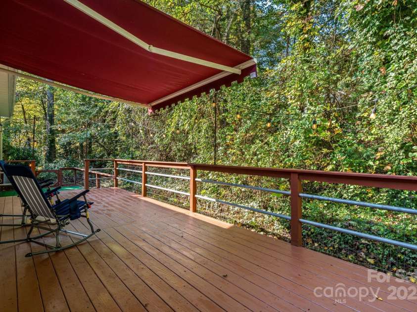 37 Poplar Creek Drive, Asheville, NC 28805.  MLS# CAR4306381, YatesRealty ID 4097. 